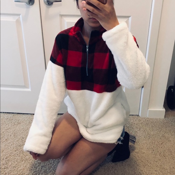 ❌SOLD❌Black & Red Fuzzy Sweatcoat - Picture 3 of 4